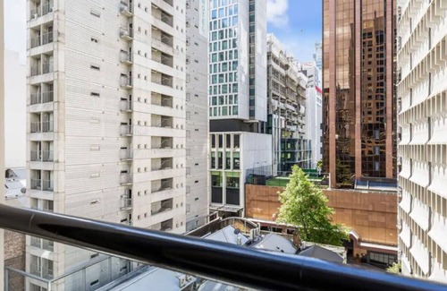 Auckland Central Business District Apartment | Life in the City Studio Apt with Pool & Gym