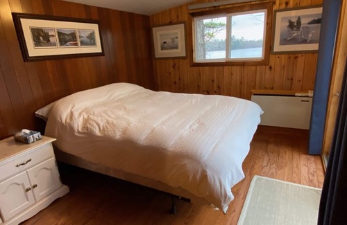 Honey Harbour Cottage | Life is better at the lake