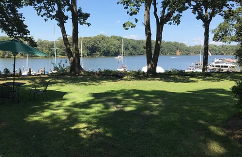 Galena Cottage | Life is better at the RIVER!-Cozy waterfront cottage