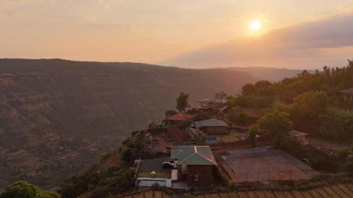 Mahabaleshwar Villa | Lifeline Villas - Wonderment Luxurious Valley View 5Bhk Villa