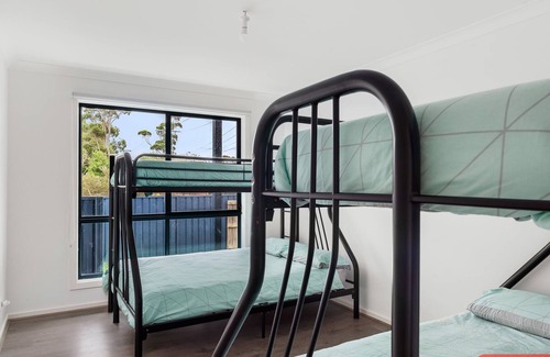 Cowes House | LIFES A BEACH Walking distance to beach