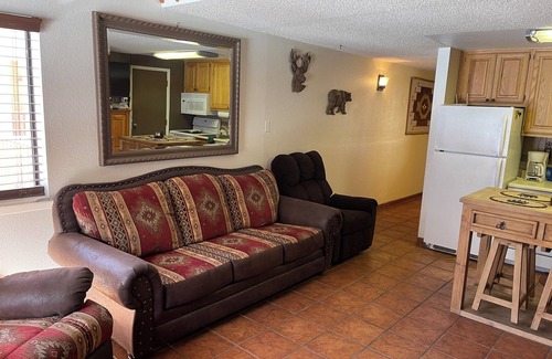 Red River Apartment | Lifts West 208 with Wifi