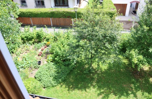 Blumenau Apartment | Light 110 m2 top floor apartment w/gallery, central in Munich Laim/Hadern