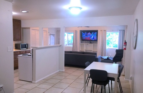 Broomfield House | Light and Airy 1,000 sqft. Private Space in Broomfield