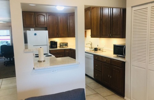 Broomfield House | Light and Airy 1,000 sqft. Private Space in Broomfield
