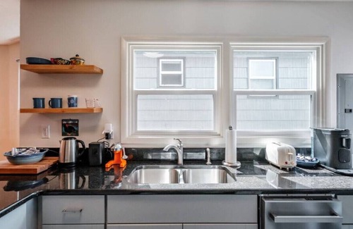 College Hill House | Light and bright apartment in the heart of Eugene