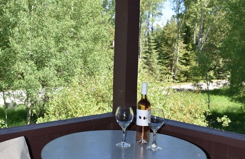 Moose Wilson Road House | Light and Bright Aspens Unit-2Bed/2bath Nice Deck!