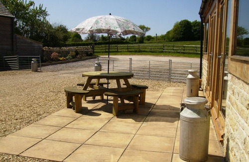 Nailsworth House | Light and spacious barn conversion on working farm in the Cotswolds