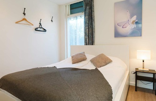 Ouddorp House | Light and spacious holiday home for 4 people