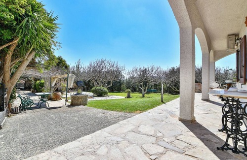 Anavyssos Apartment | Light-filled 2BD home with Garden near the Beach