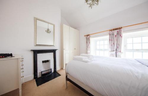 Baldoyle Apartment | Light Filled 2BD Home with Sea Views Baldoyle