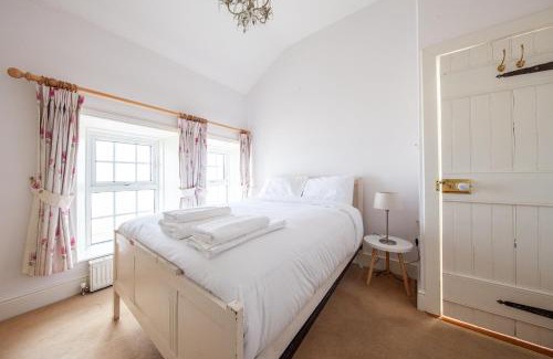 Baldoyle Apartment | Light Filled 2BD Home with Sea Views Baldoyle