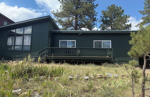 Estes Park Cabin | Light-Filled Cabin, Steps Away from Rocky Mtn Natl Park Entrance *Year Round*
