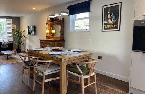 Stoke Bishop Apartment | Light-filled Eco-home with Patio