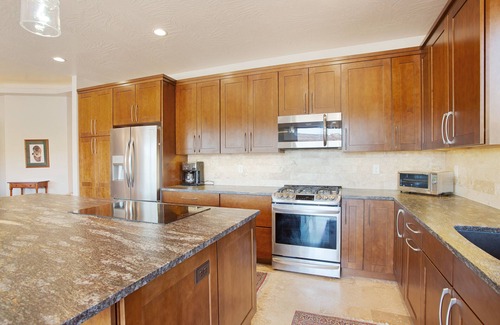 St. George House | Light-filled home in gated community with amazing desert views