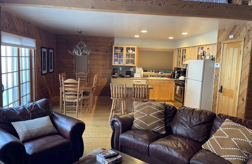 Serene Lakes House | Light-filled Mountain Retreat—a block away from skiing, hiking and lakes
