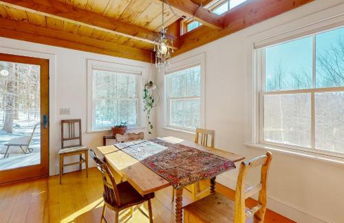 Moretown House | Light-filled Retreat in Mad River Valley
