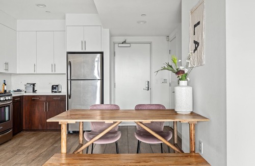 Carthay Circle Condo | Light-Filled Sanctuary in Iconic Los Angeles
