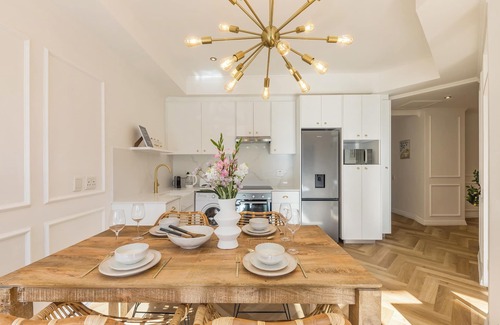 Three Anchor Bay Apartment | Light-Filled Sea Point Apt | Pool and Coastal Stay