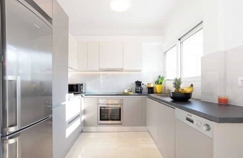 Galatsi Apartment | Light-flooded penthousenn