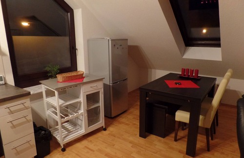 Holweide Apartment | Light-flooded roof studio Cologne m. Direct traffic connection, Downtown