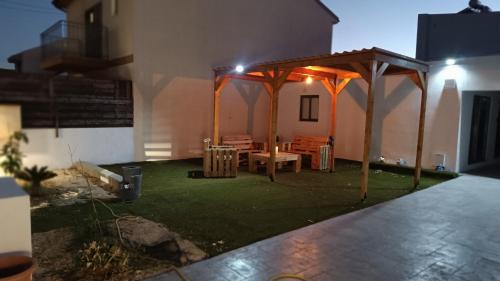 Vasa Koilaniou House | Light garden