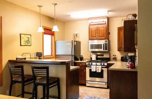 Prior Lake House | Light Spacious 2BD/1BA Private Destination Getaway