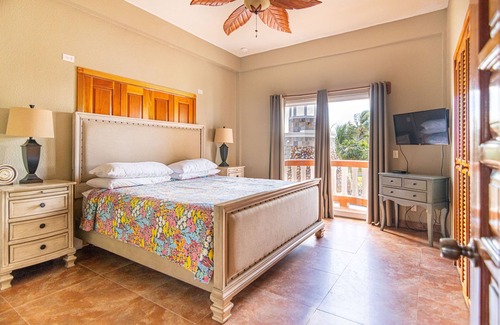 San Pedro Resort | Lighthouse Beach Villas 3br/2ba Beachfront Villa Serenidad