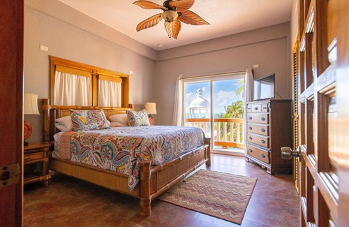 San Pedro Resort | Lighthouse Beach Villas 3br/2ba Beachfront Villa Playa