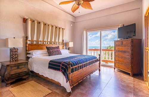 San Pedro Resort | Lighthouse Beach Villas 3br/2ba Beachfront Villa Oceano