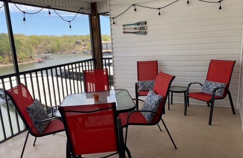 Lakeland Condo | Lighthouse Landing 2BR/2BA Beautifully Updated Lakefront Condo with Heated Pool