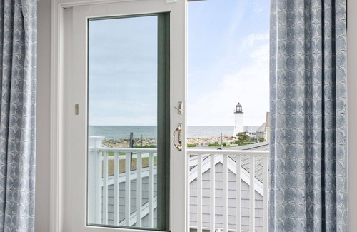 Scituate House | "Lighthouse" - Ocean Views - Walk To Beaches - 4B, 3.5Ba - Scituate Harbor