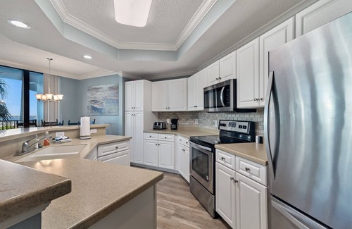 Orange Beach Condo | Lighthouse on the Bay 2206-Boater's Dream with Boat Slips-Lazy River-Bay Views!