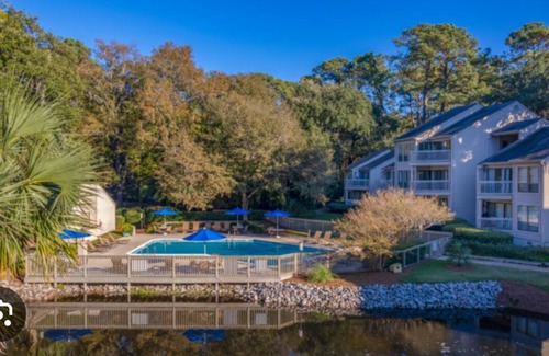 Sea Pines Villa | Lighthouse Tennis Villas - Walking Distance to Harbor Town/Shops at Sea Pines