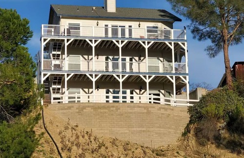 Oak Shores House | Lighthouse Views + Dock