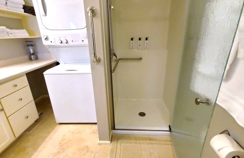 Harlow House | LikeHome2/Serene/Dedicated WI-FI/Close to the Hub/Extended Stays