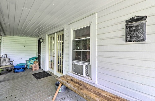 West Jefferson Cottage | 'Lil Red Hen' Cottage in the Boone Area w/Hot Tub