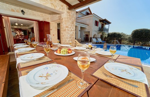 Akrotiri Villa | 'Lila's Luxury Villa' with sea view, private pool, garden, A/C and Wi-Fi