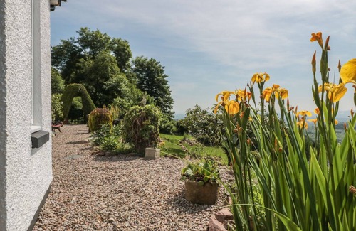Malvern Cottage | LILAC COTTAGE, pet friendly, with open fire in Great Malvern