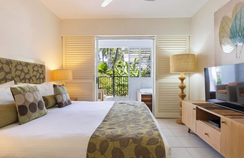 Palm Cove Resort | Lilac Suite Chic Resort Living at The Beach Club