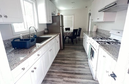 Old Town Apartment | LiLBettys 1-bedroom apartment in serene Torrance with AC, WiFi