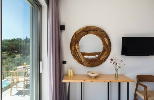 Lakones House | Lilium can sleep up to 2 adults and 2 children until 12 years Old