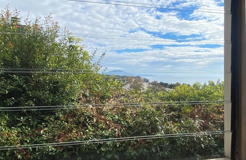 Summerland House | Lillie’s Oceanview RUSTIC Boho Surf Cottage nSteps to the beach & fun!