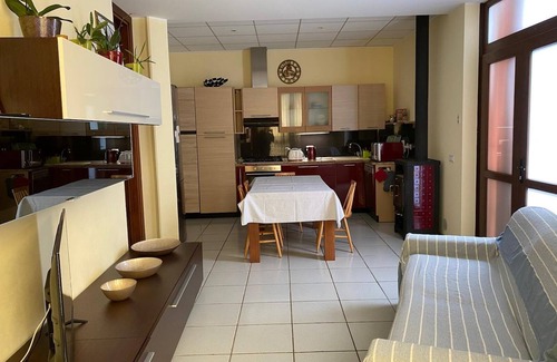Luino Apartment | LILLY House - garden, barbecue, free parking, wifi, 5 mins from the lake by car
