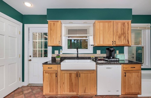 Williamstown Cottage | Lilly's Cottage-Minutes to the Ark! Newly Updated! Sleeps 7!