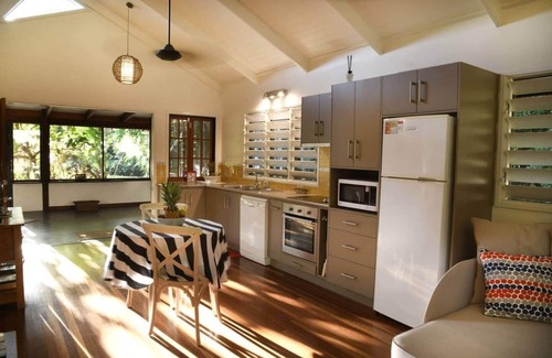 Mission Beach House | Lillypads Red Cottage - Rainforest Tranquility