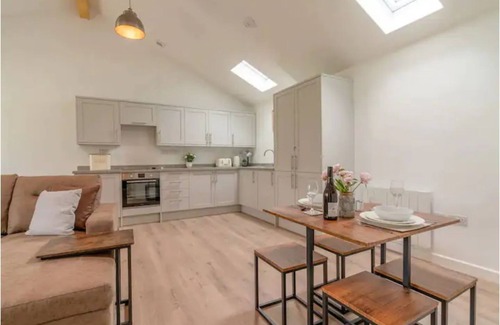 Mangotsfield House | Lily Barn, Recently Converted Modern Barn, Cotswolds