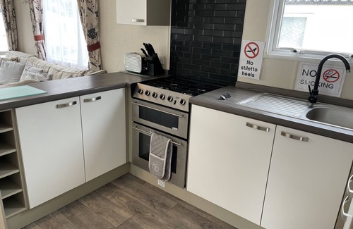 Hamworthy House | Lily Beautiful Caravan on Rockley Park