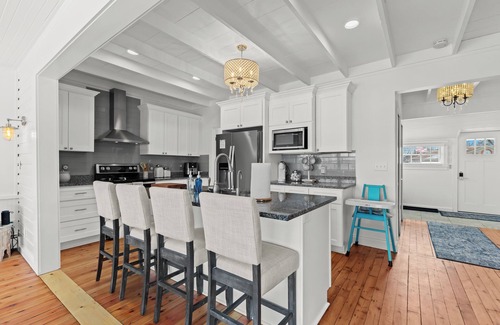 Lake Orion House | Lily of the Valley Cottage ~ Cozy Lake Orion Gem
