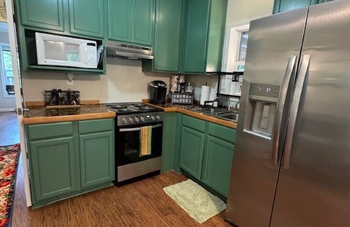Stone County Cottage | Lily Pad cottage in Wiggins, just 10 minutes to the town center